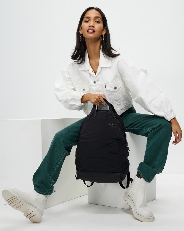 לעולם אל תפסיק תרמיל יום הצפון פנים שחור ושחור