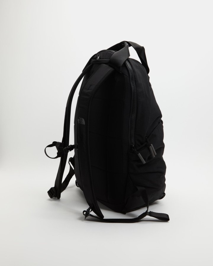 לעולם אל תפסיק תרמיל יום הצפון פנים שחור ושחור