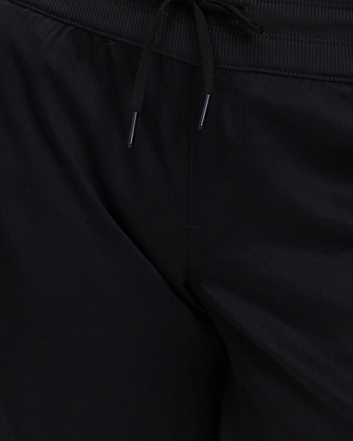 אפרודיטה תנועה קצרה את הפנים הצפוניות שחורות