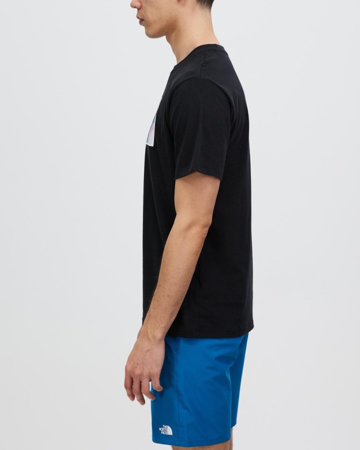 טי שרוולים קצרים של הגאווה שחור ה-North Face חדש