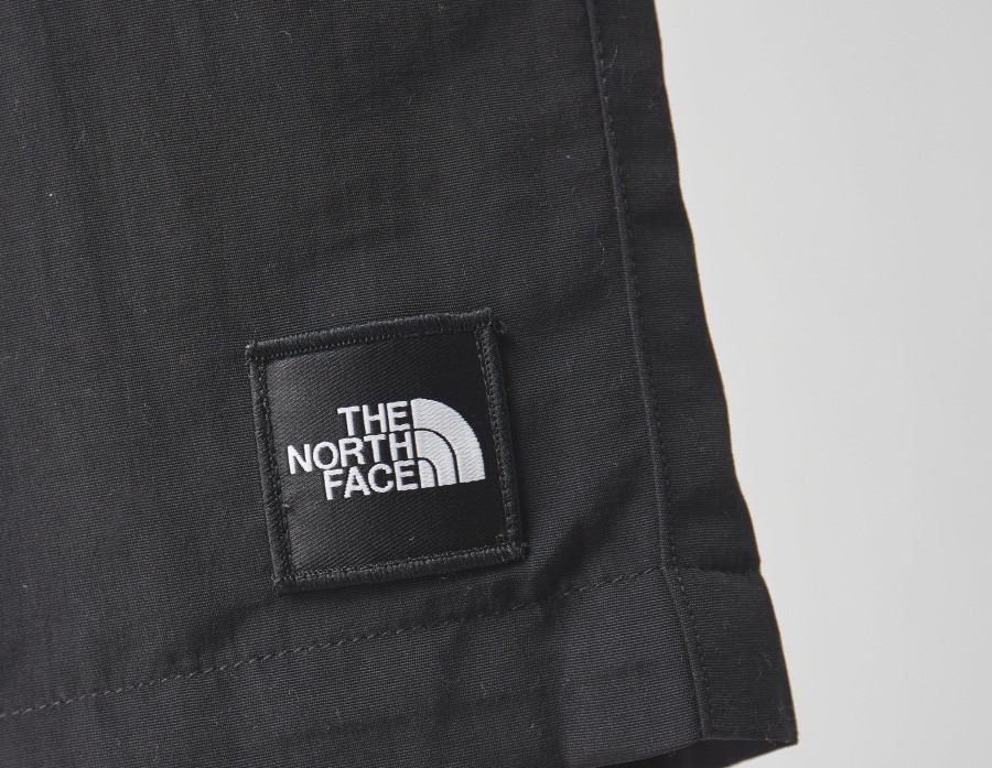 קופסה שחורה מקצרת את הפנים הצפוניות