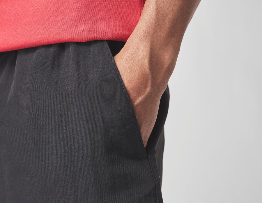 קופסה שחורה מקצרת את הפנים הצפוניות