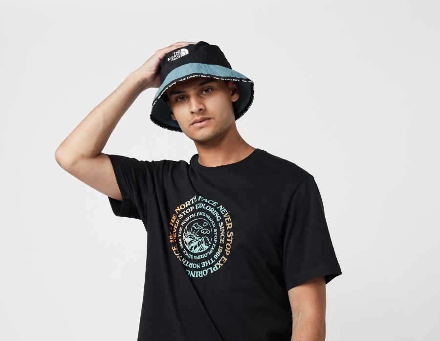 חולצה שחורה לטחון מחדש את הפנים הצפוני