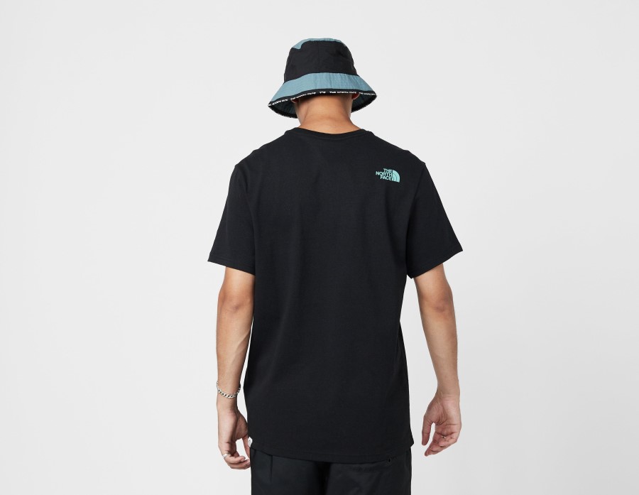 חולצה שחורה לטחון מחדש את הפנים הצפוני