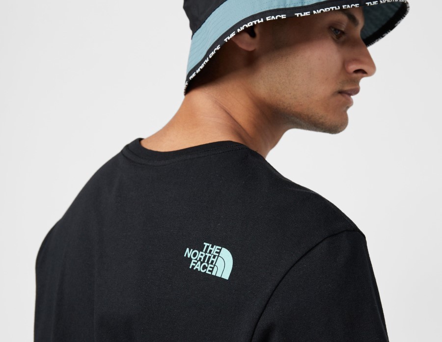 חולצה שחורה לטחון מחדש את הפנים הצפוני