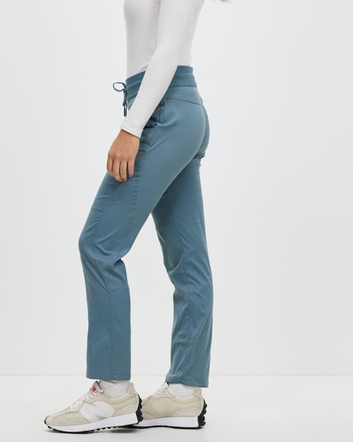 אפרודיטה כחולה מכנסי תנועה בחזית הצפון