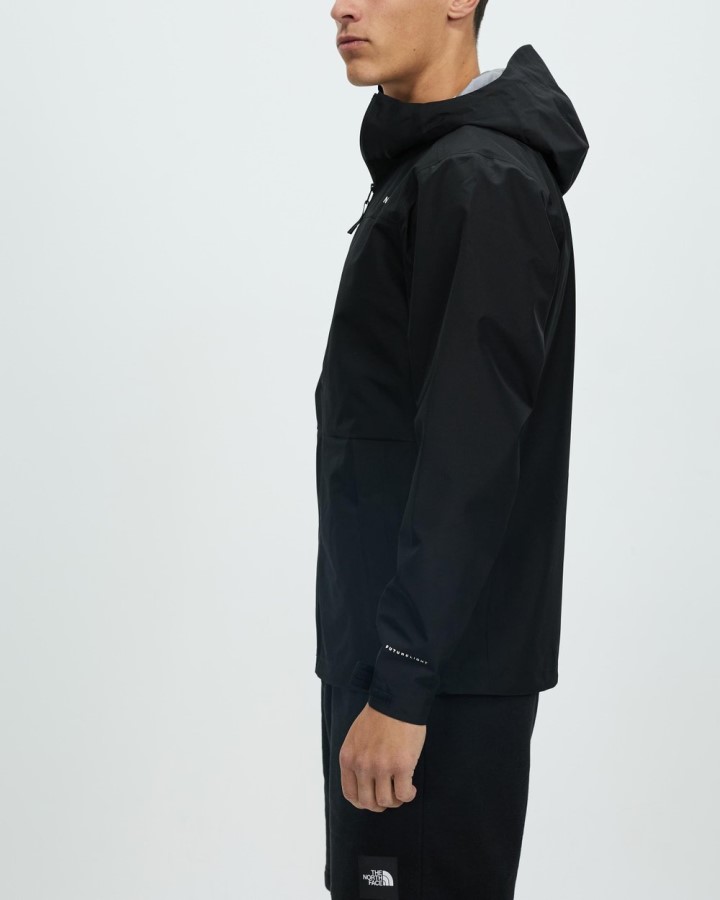 ג\'קט שחור יבש עם אור עתידי של הצפון