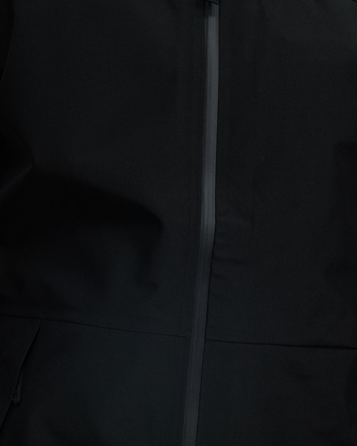 ג\'קט שחור יבש עם אור עתידי של הצפון