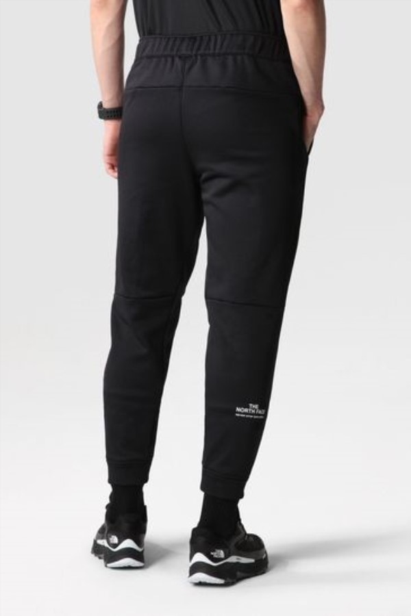 צמר שחור מריץ את הפנים הצפוניות