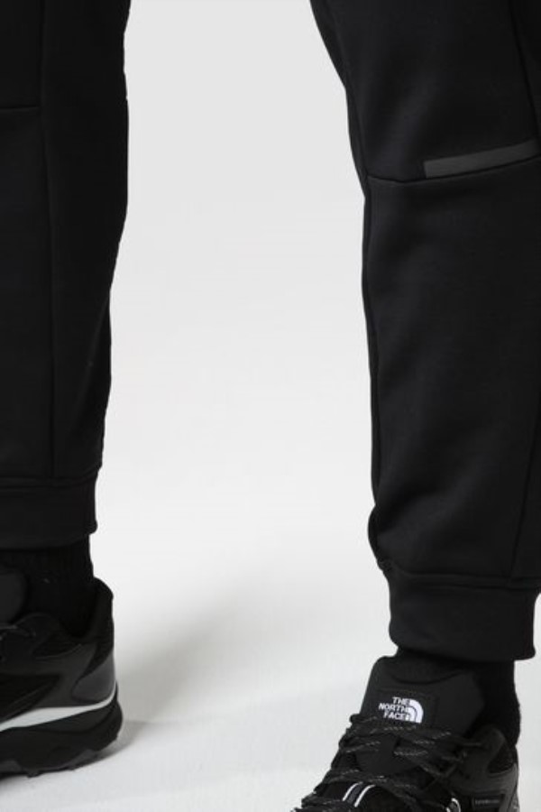 צמר שחור מריץ את הפנים הצפוניות