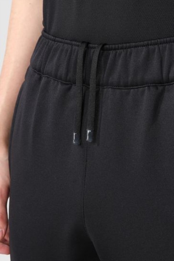 צמר שחור מריץ את הפנים הצפוניות