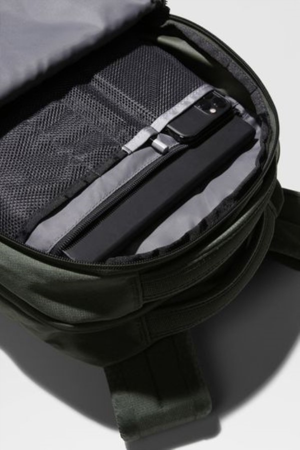 תיק ליצן ירוק החזית הצפונית