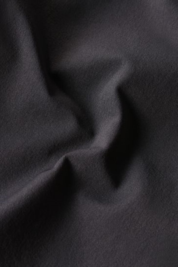 אפור או מכנסיים דקים חורפיים בחזית הצפון