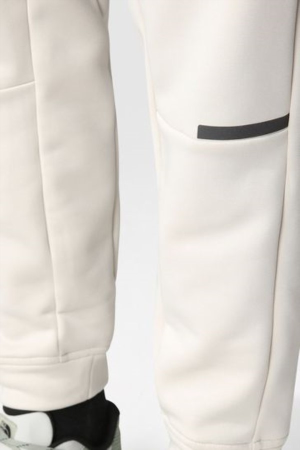 צמר טבעי לגבר רץ את הפנים הצפוני