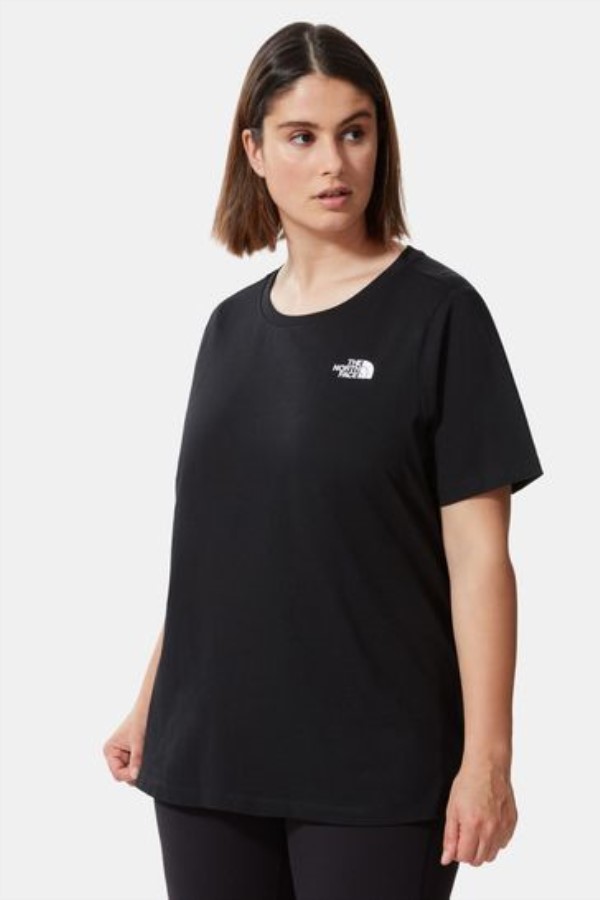 בתוספת חולצת טריקו עם כיפה פשוטה בחזית הצפון