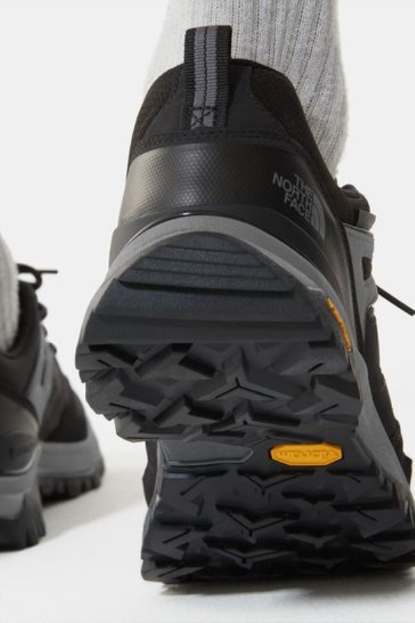 נעלי הליכה קיפוד שחורות עם אור עתידי