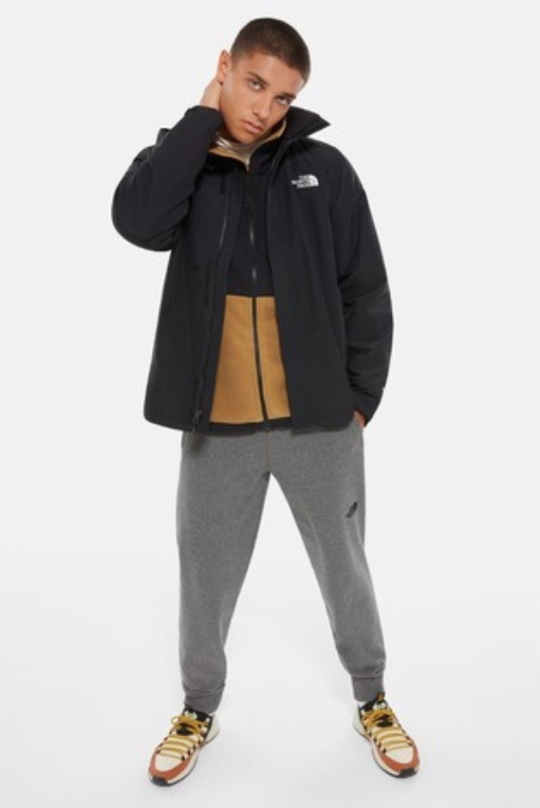 ז\'קט סנגרו שחור של ה-North Face