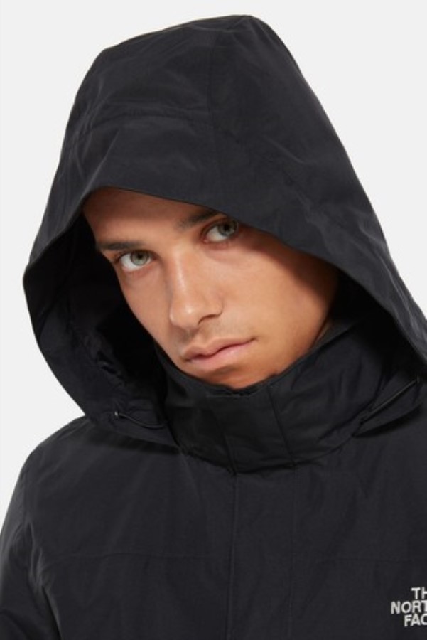 ז\'קט סנגרו שחור של ה-North Face