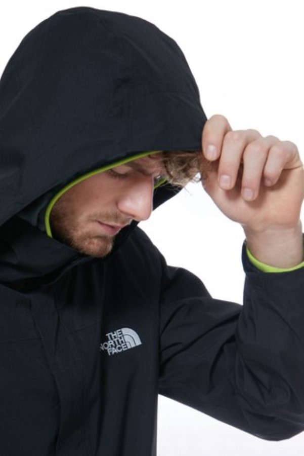 ז\'קט סנגרו שחור של ה-North Face