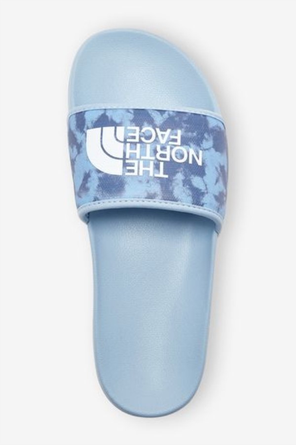 המחוונים הכחולים בחזית הבסיס