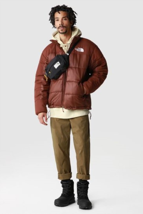 ז\'קט חום מבודד בחזית הצפון