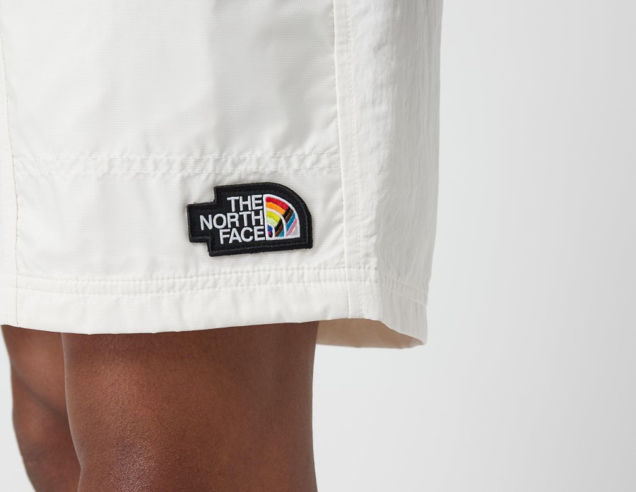 החזית הצפונית Tnf מתאר קצר לבן