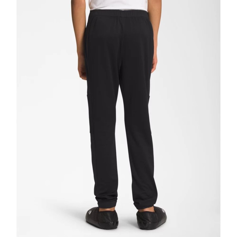 בנים שחורים אף פעם לא מפסיקים לסרוג מכנסי אימון בצפון הפנים