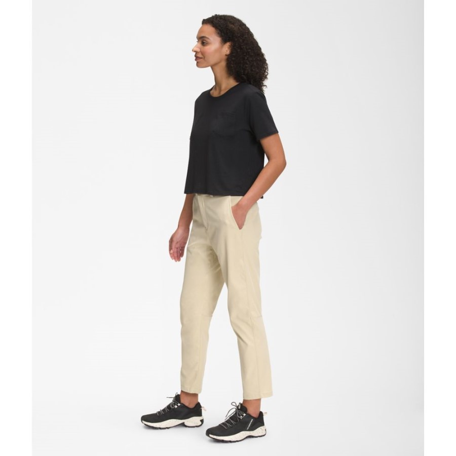 חצץ נשים סטנדרטיים מכנסיים מחודדים את החזית הצפונית