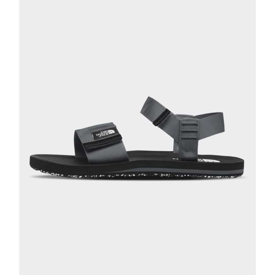 גברים אפורים סקינה סנדל את החזית הצפונית