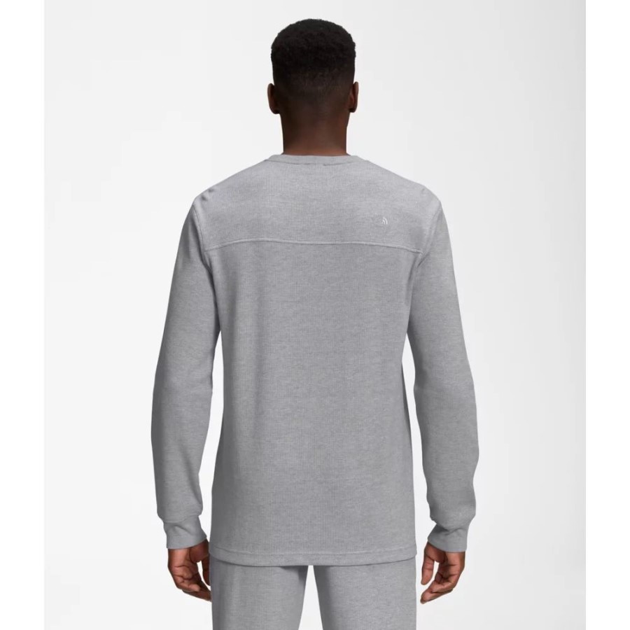 גברים אפורים מפלסים את החזית הצפונית