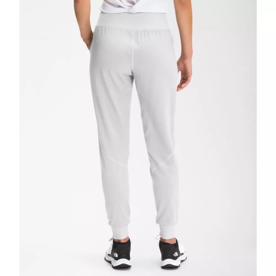 שמי דיונת נשים אפורות מריצות את הפנים הצפוניות