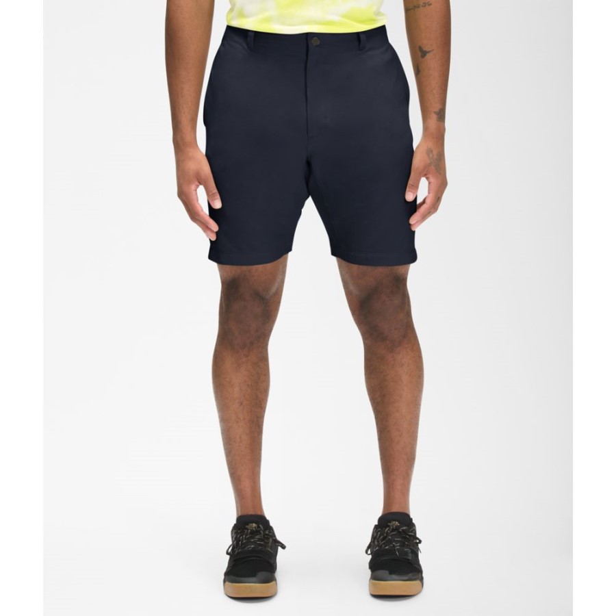 גברים מקרינים מכנסיים קצרים את חיל הים הצפוני