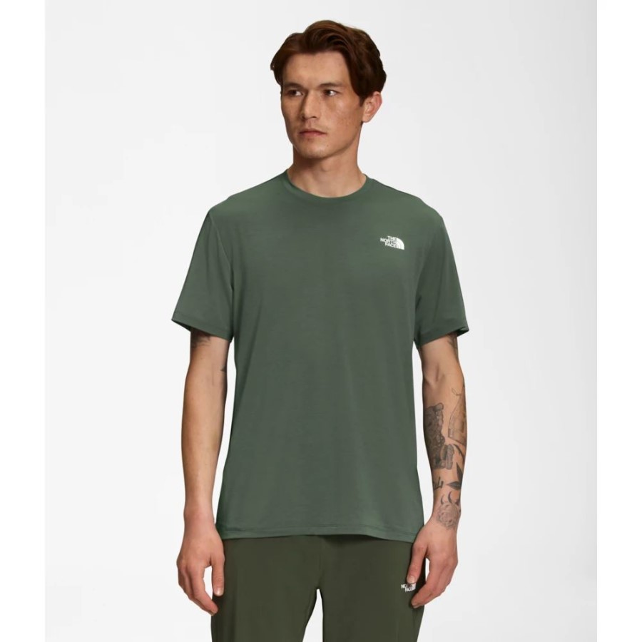 גברים לשוטט עם שרוולים קצרים טי תימין את הפנים הצפונית