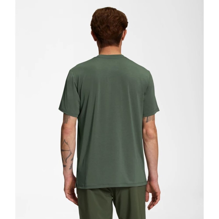 גברים לשוטט עם שרוולים קצרים טי תימין את הפנים הצפונית