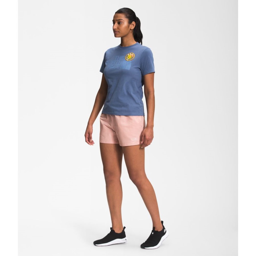 חול ורוד The North Face נשים מכנסיים קצרים חגורים בכיתה V