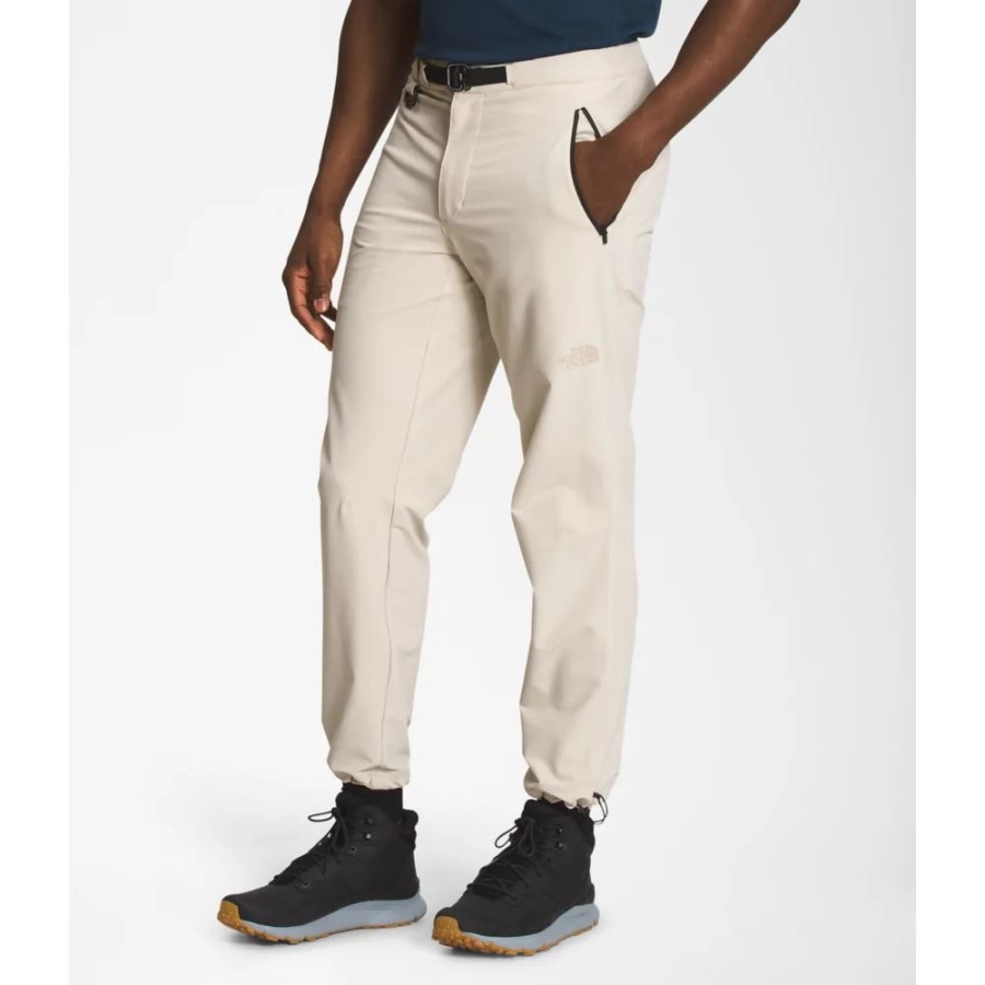 מכנסיים מקצוענים מובילים גברים מאבן חול את החזית הצפונית