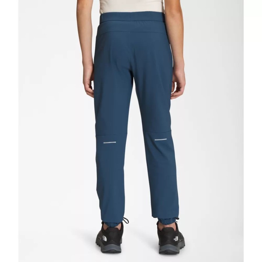 כחול מוצל הבנים הצפוניים על מכנסי הרים