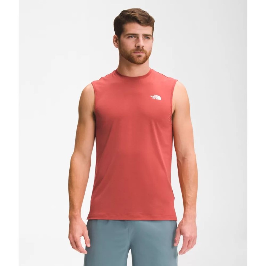 ספייס אדום הגברים בפנים הצפונית משוטטים ללא שרוולים