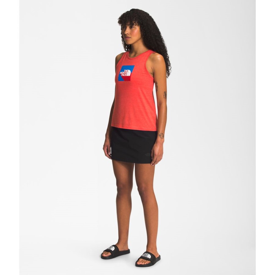 נשים שחורות עם הפנים הצפוניות לא מפסיקות ללבוש חולצות