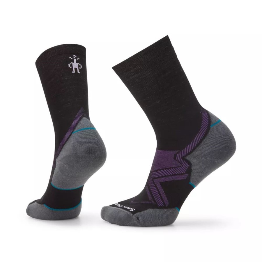 הנשים השחורות הצפוניות רצות במזג אוויר קר גרבי צוות ממוקדות