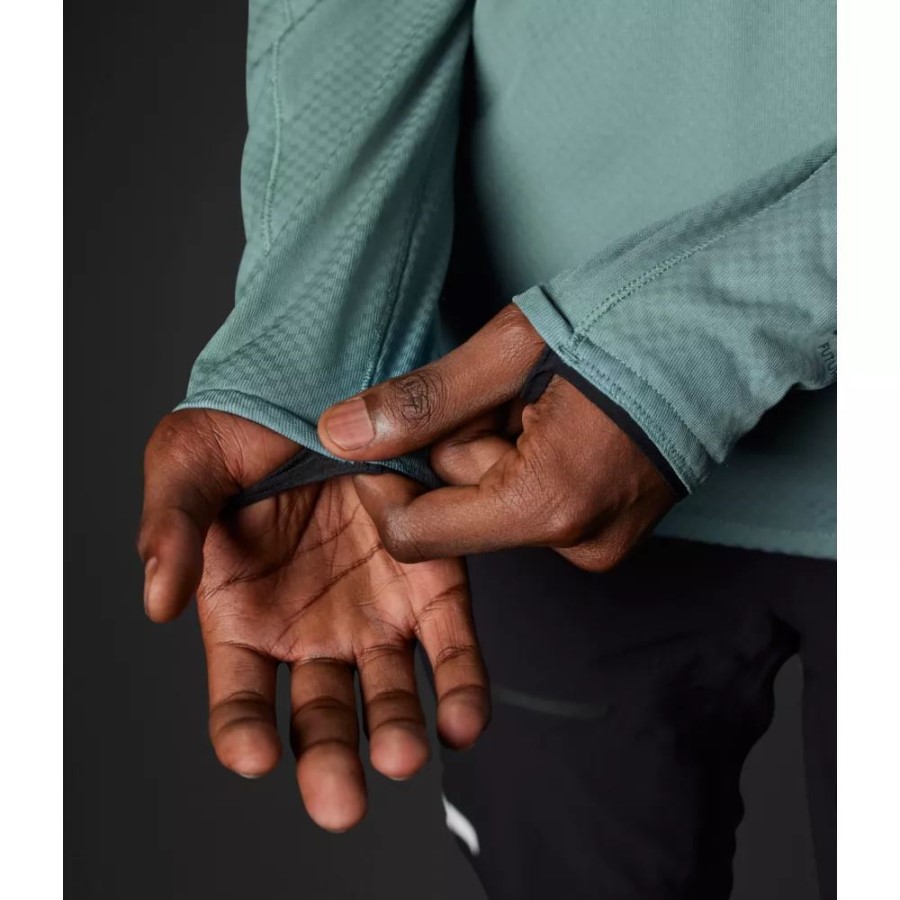 צוות הפליסה העתידי של סדרת הפסגה של ה-north Face Blue Men