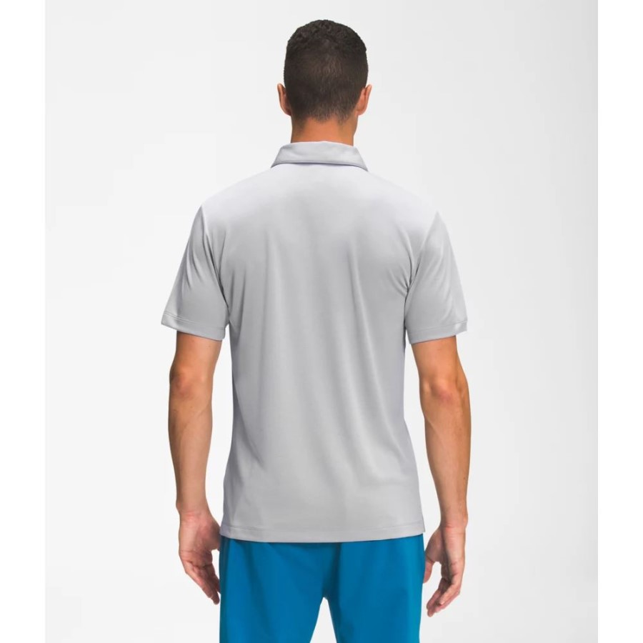 הגברים האפורים בפנים הצפונית משוטטים בפולו