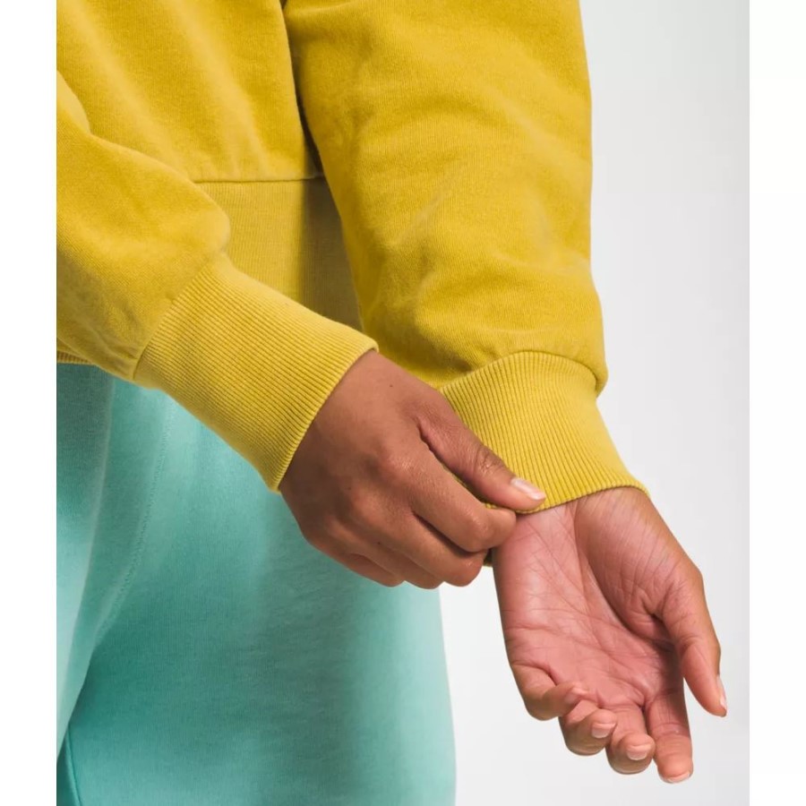 The North Face מינרלי זהב נשים סוודר צוואר דמה צבע בגד