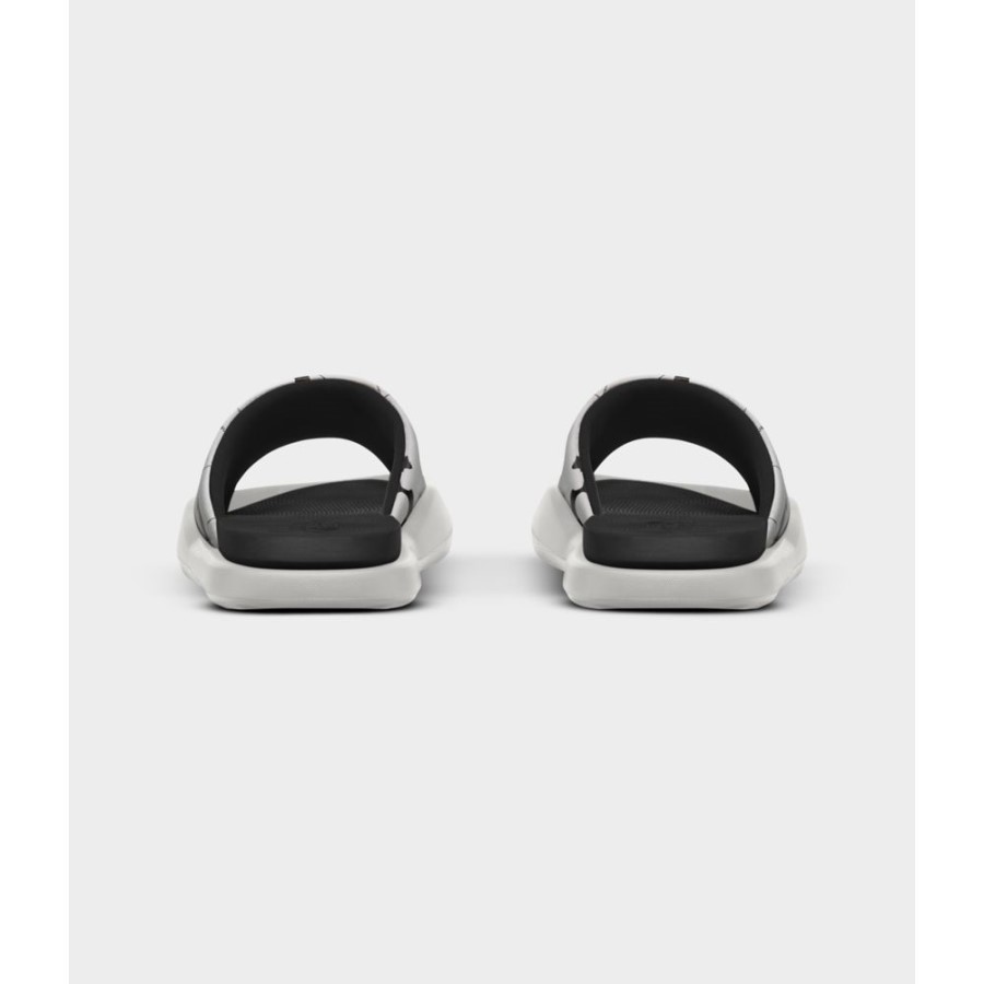 הצד הצפוני של הגברים הלבנים גולש טריארך