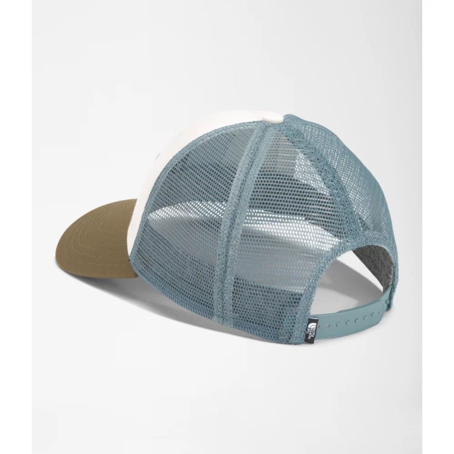 נהג משאית בוץ לבן החזית הצפונית