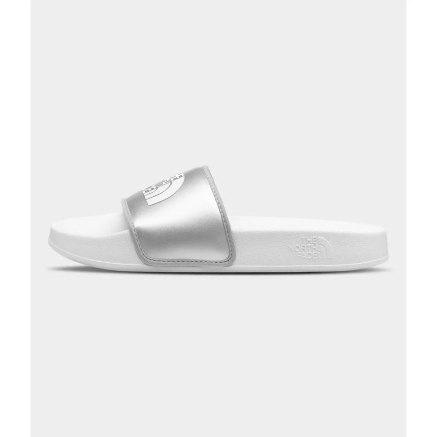 מחנה בסיס לנשים III מגלשות מתכתיות החזית הצפונית מכסף מתכתי