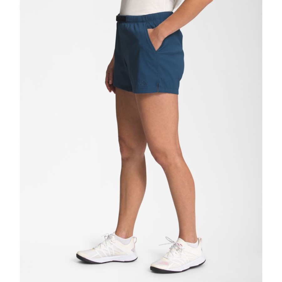 נשים כיתת V מכנסיים קצרים חגורים כחולים מוצלים את הפנים הצפוני