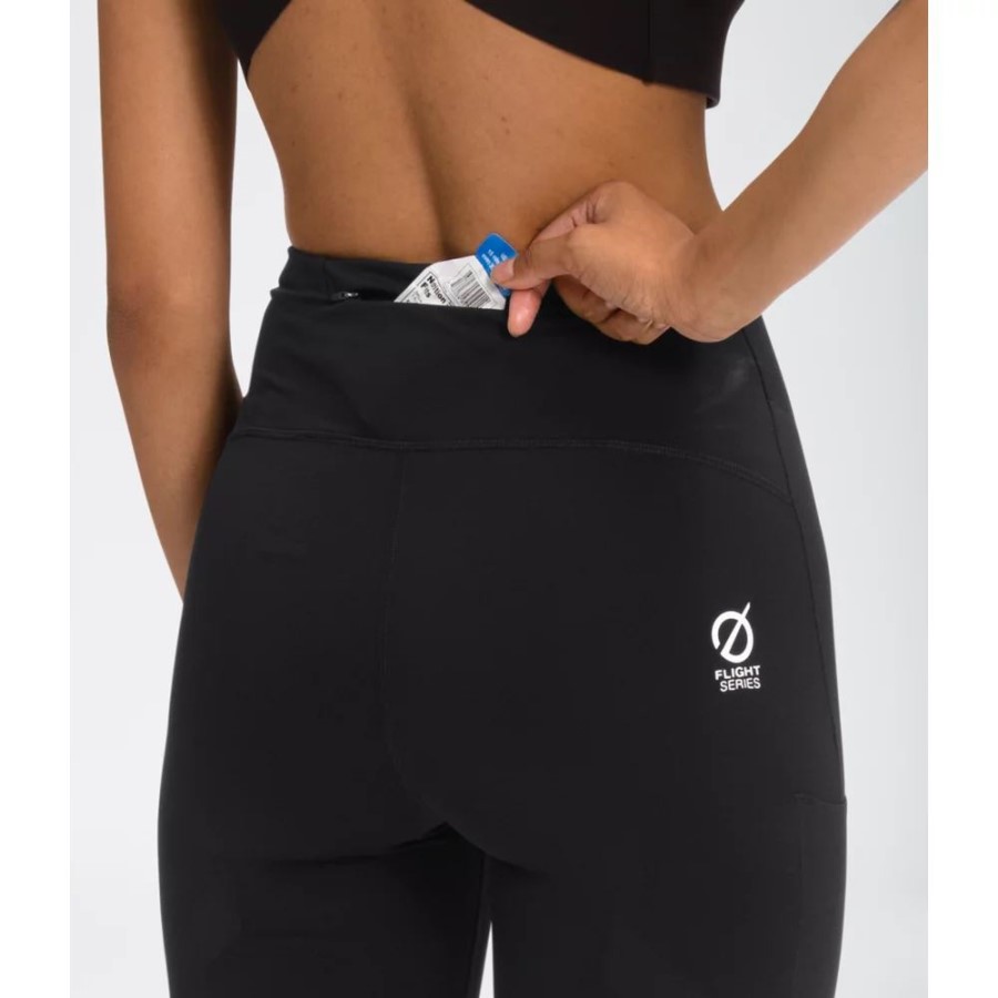 גרביונים של נשים טיסה עם פנס שחור