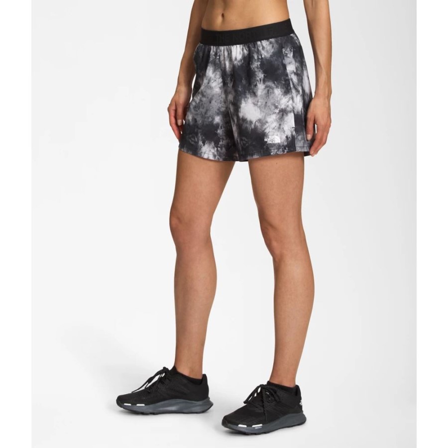 נשים מודפסות מכנסי נדודים שחורים על הפנים הצפוניות