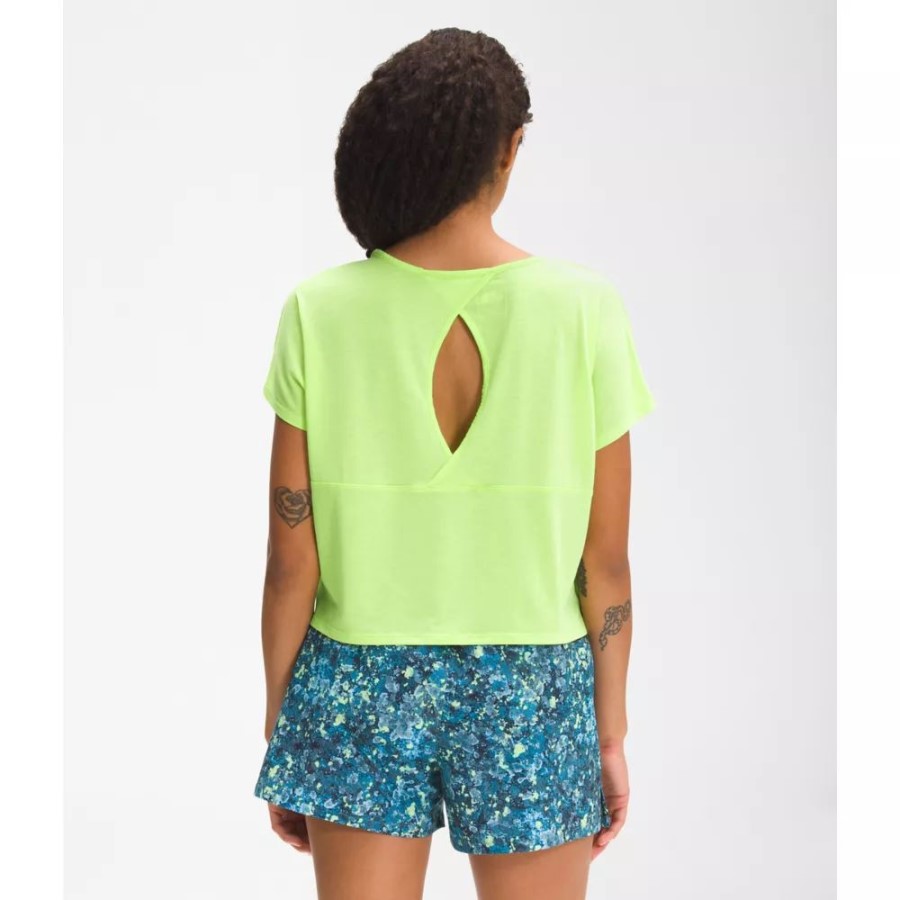 נשים לשוטט עם שרוולים קצרים עם שרוולים צפוניים